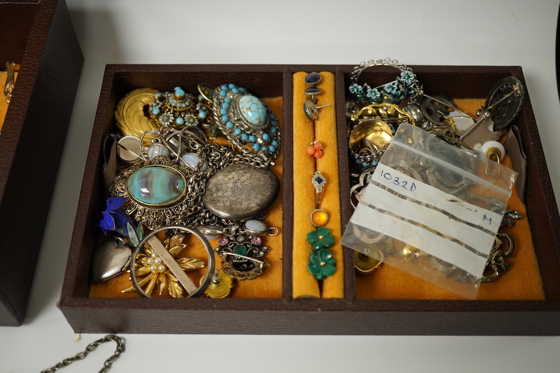 A jewellery box and contents to include an 18ct and plat. single stone sapphire and one (ex two) stone diamond ring, silver and costume jewellery..